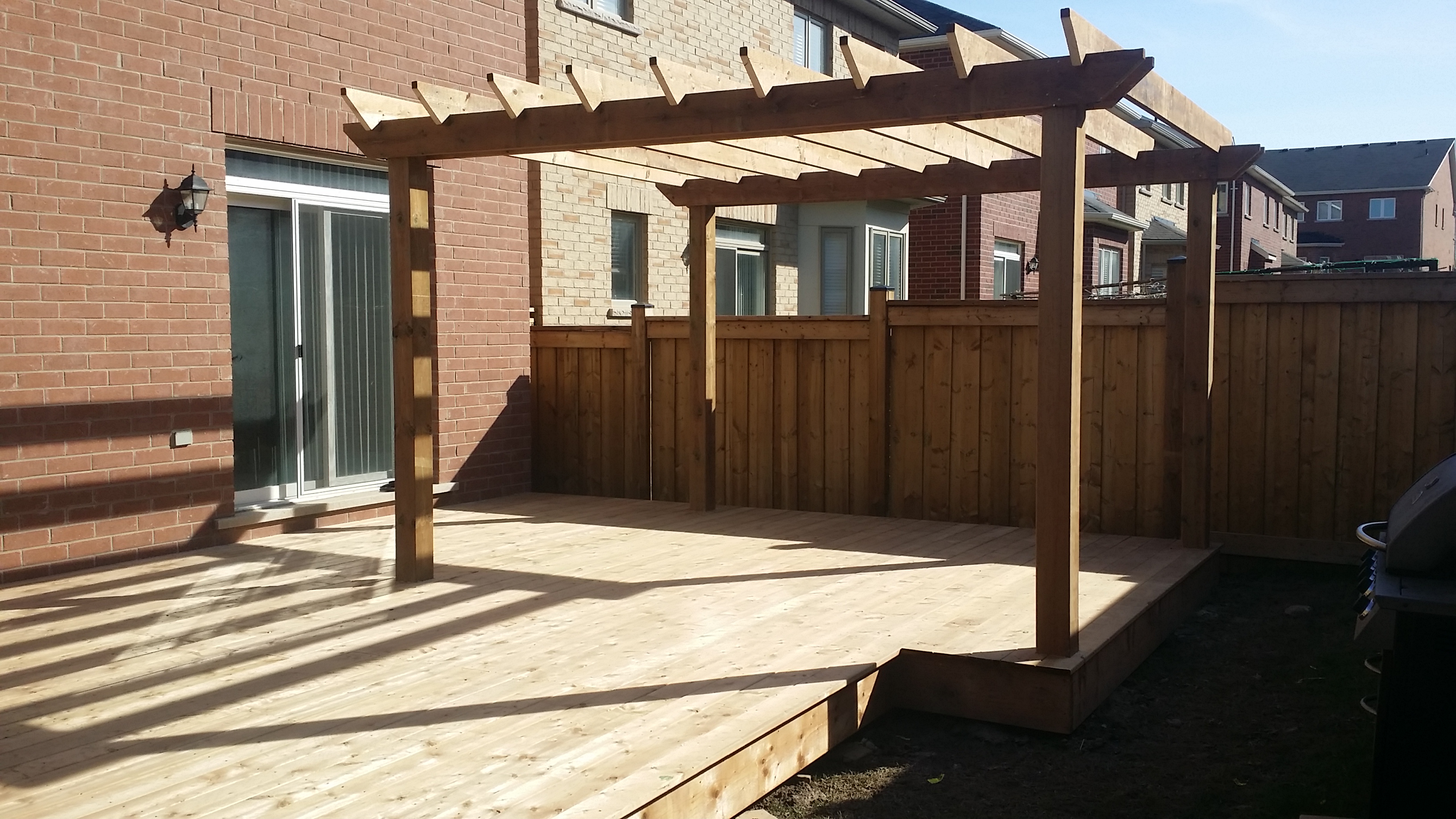 At Keinzen we build high quality patios. Decks, fences, sheds, gazebos. Call us now at 416 429 4682 for a free estimate.